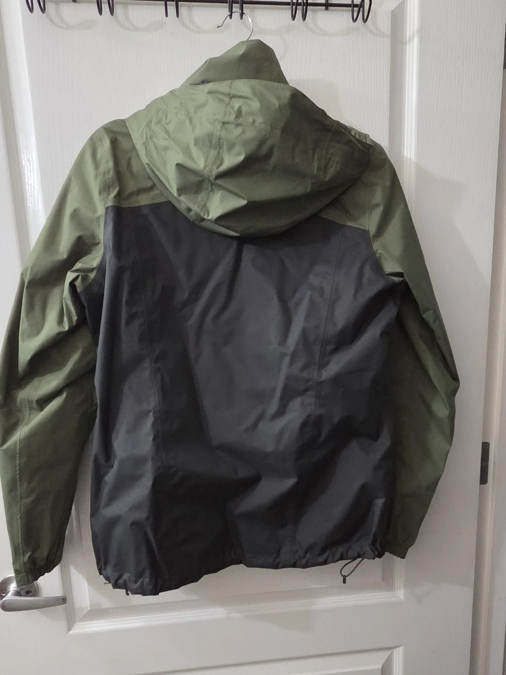 The North Face Men’s Two-Tone Green & Black Waterproof Jacket